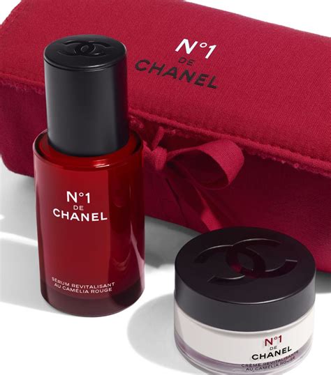 douglas chanel dagcreme|de Chanel revitalizing duo.